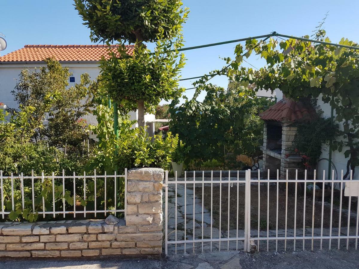 Apartman Roko Petrcane Exterior photo